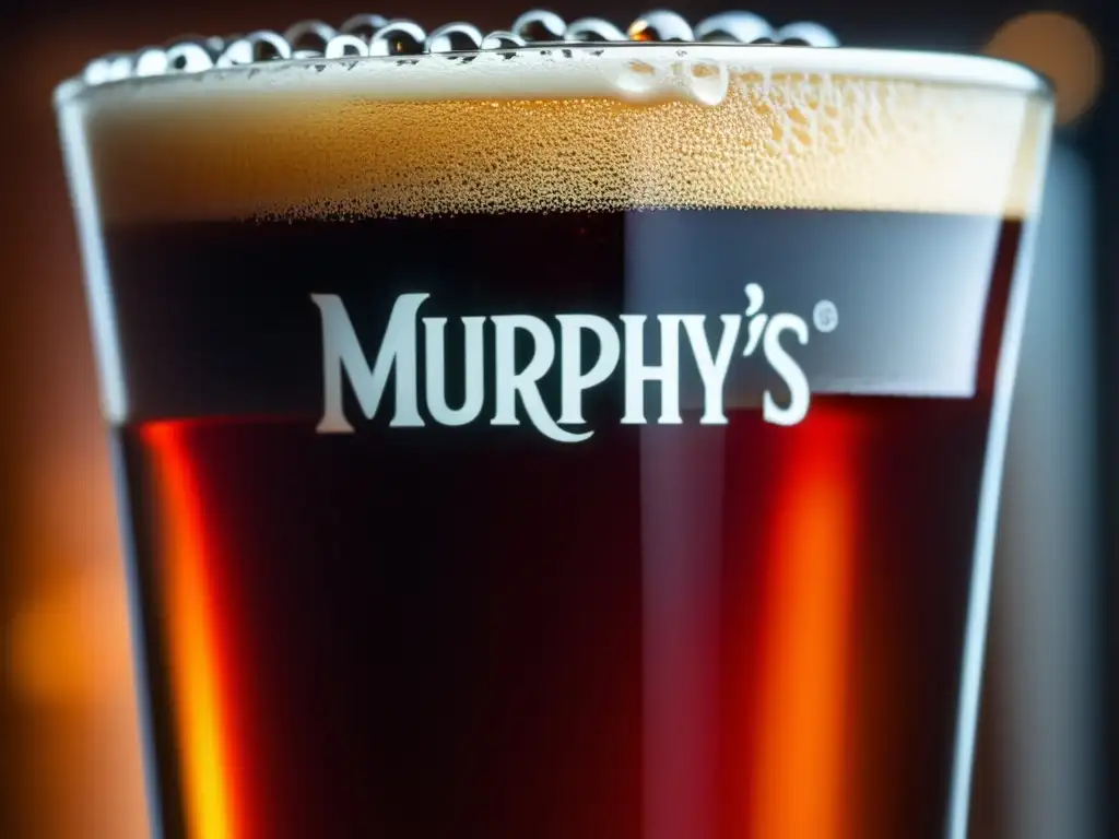 Cerveza Murphy's Irish Red - Intenso color rojo y burbujas frescas Pint glass showcasing Murphy's Irish Red Ale, with rich red hue and elegant reflection